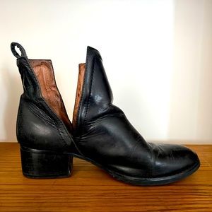 Ankle booties w cutout detail moto vibe Used gd c but w/ sm stitch needing attn